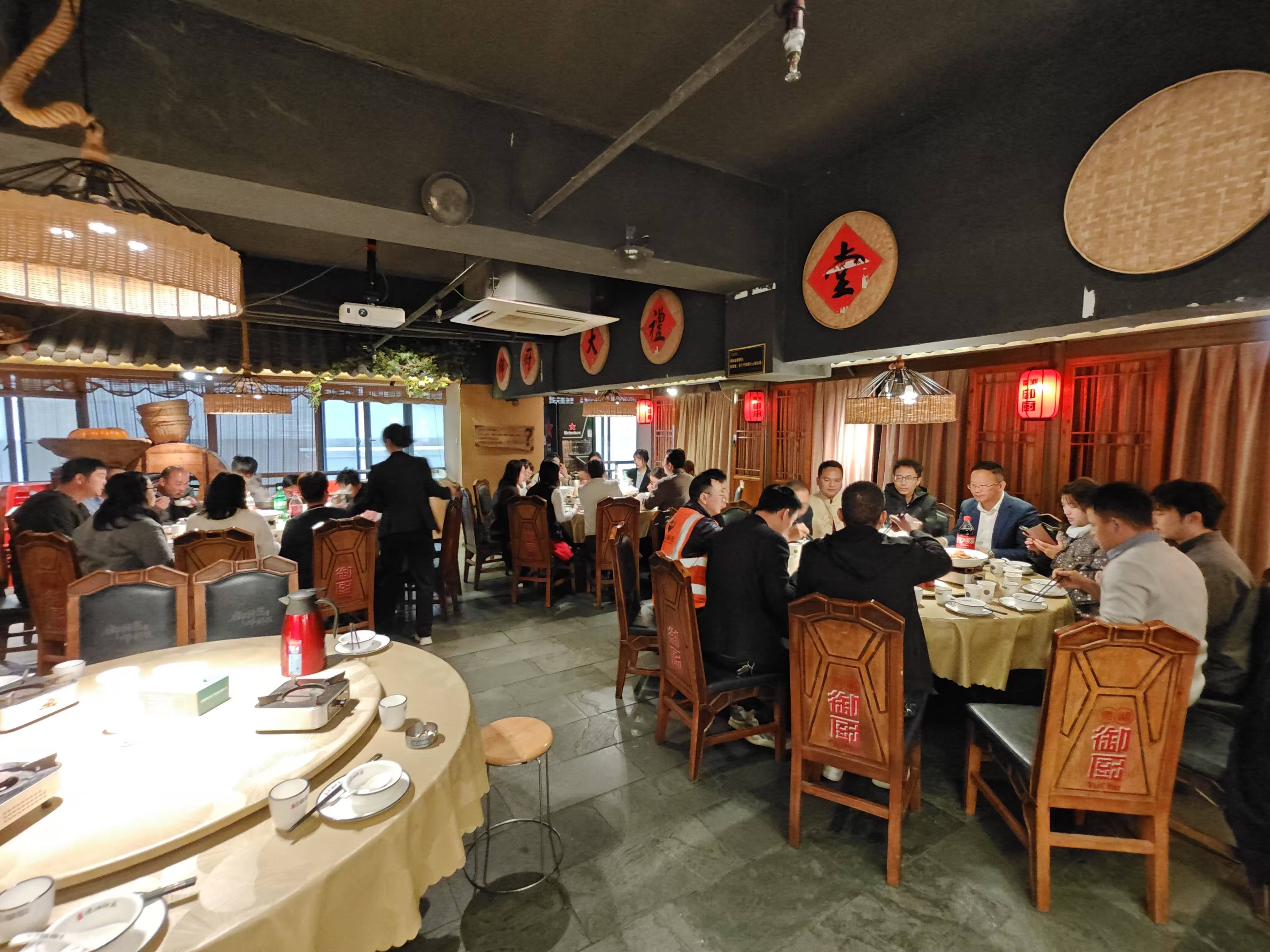 吃飯1(1).jpg